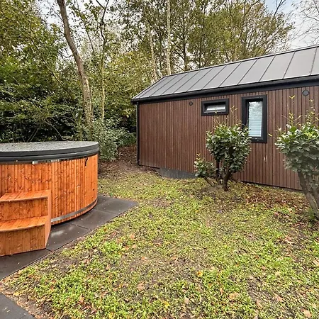 Stunning In Oud Gastel With Wifi * Oud-Gastel