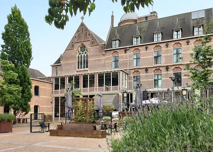 3 Bedroom Pet Friendly In Oud Gastel Holiday home Oud-Gastel